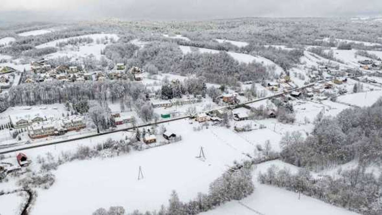 Polonya’da kar yağışı nedeniyle on binlerce hane elektriksiz kaldı
