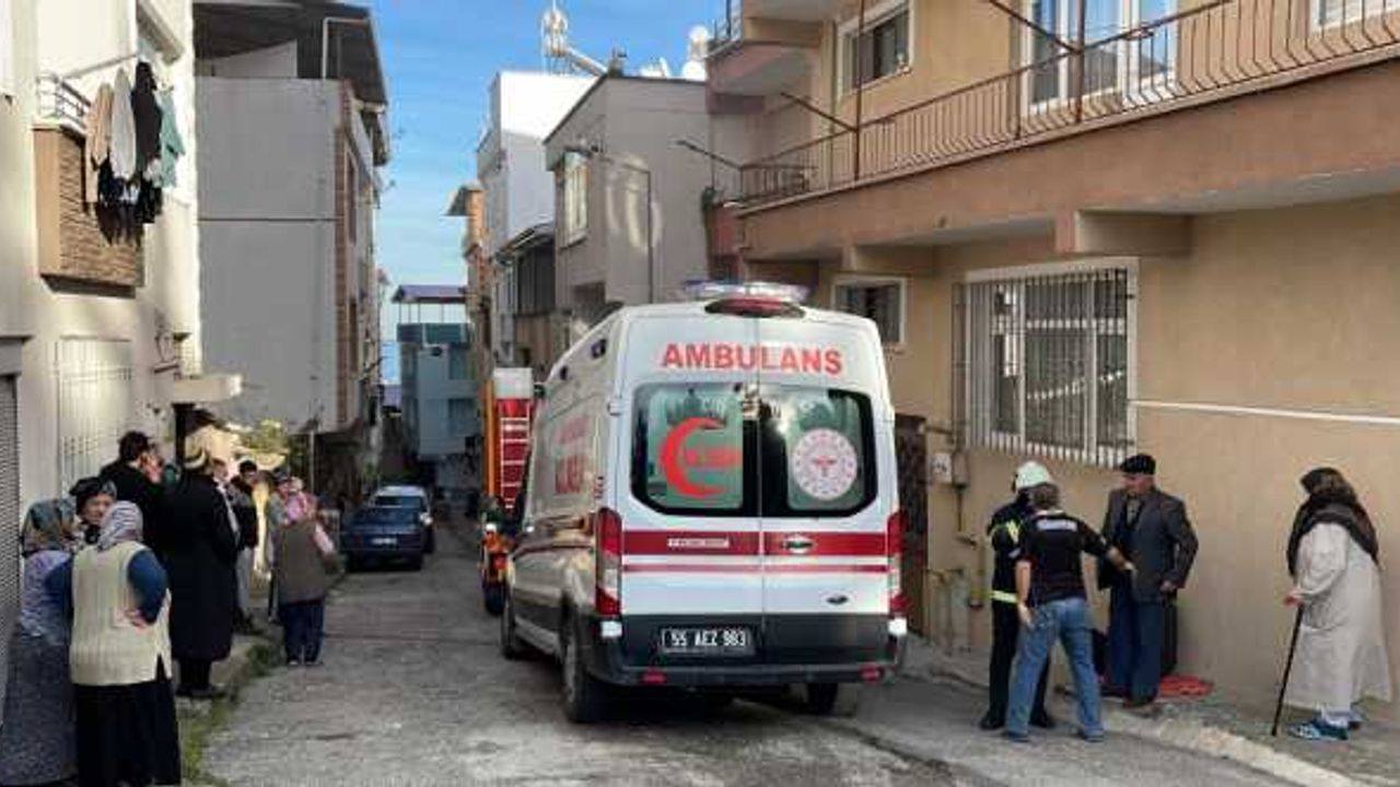 Samsun'da evinde yangın çıkan kişi dumandan etkilendi