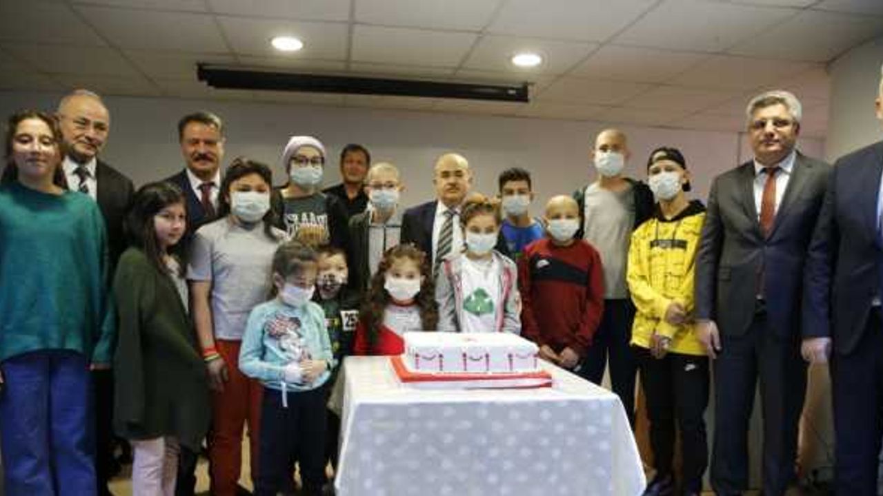 Samsun'da hastanede eğitim gören öğrencilere karneleri verildi