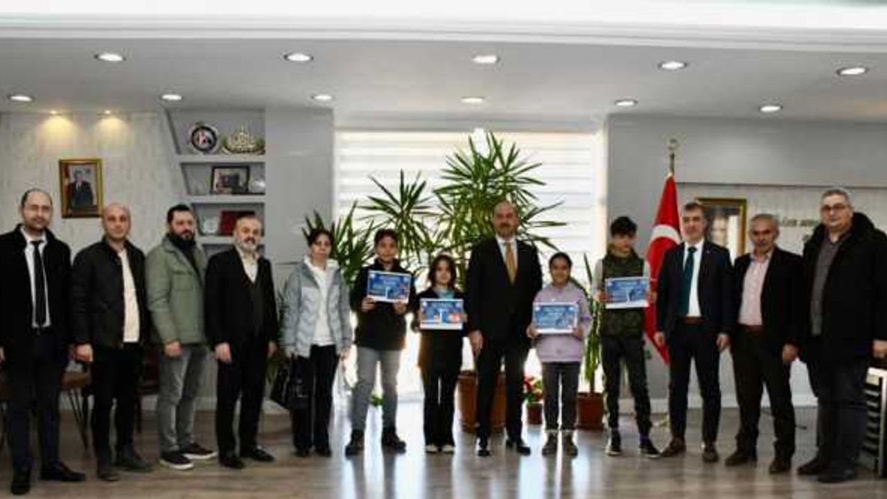 Terme Belediyesi en çok kitap okuyan öğrencileri ödüllendirdi