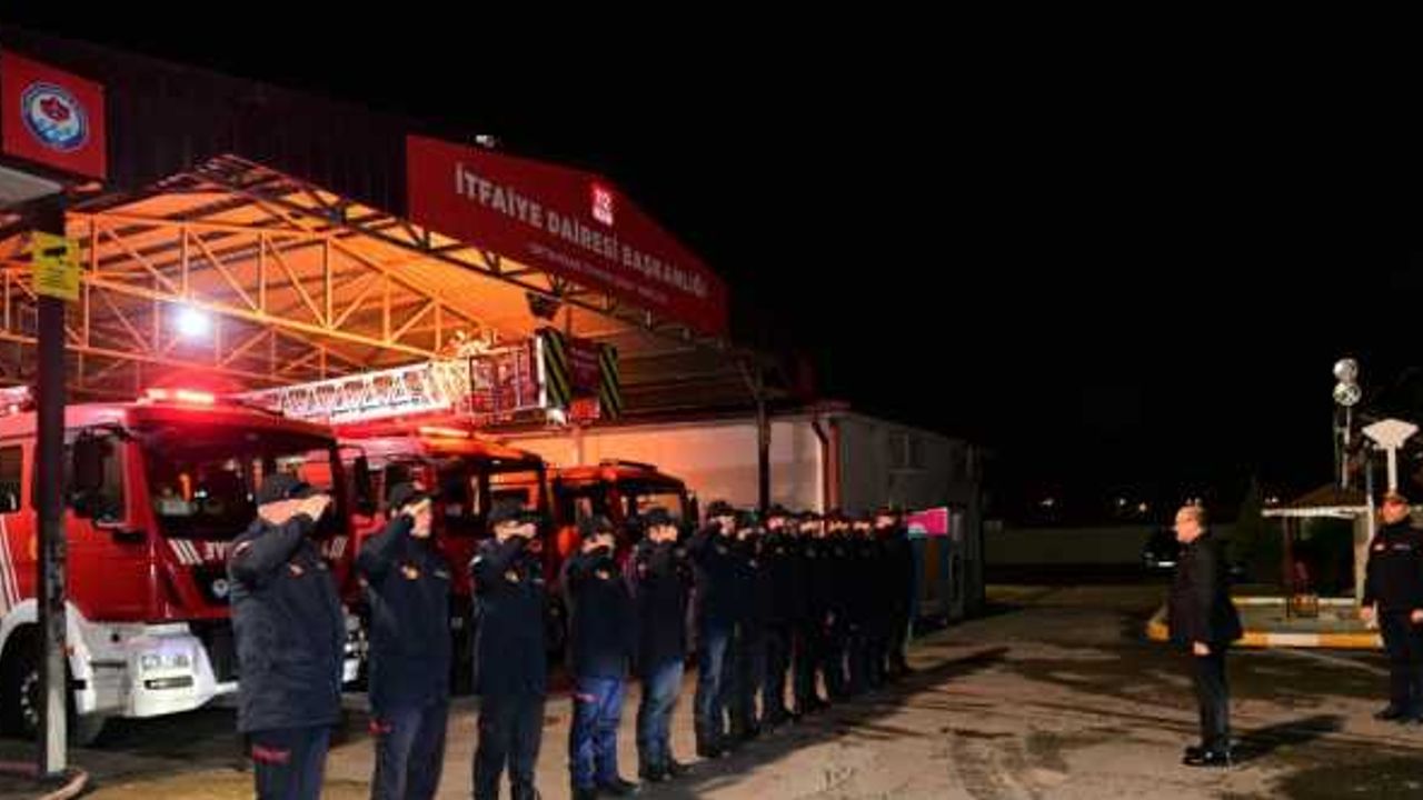 Trabzon Valisi Ustaoğlu, uygulama noktalarında görev başındaki personeli ziyaret etti