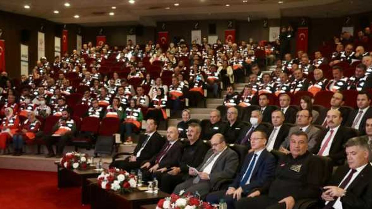 Trabzon'da, "Muhtarlar ve AFAD Gönüllüleri, Destek AFAD Gönüllüsü Kimlik Kartı Tanıtım Töreni" düzenlendi