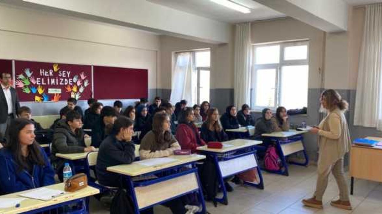 Yakakent'te "Üniversite ile El Ele Matematik Çalıştayı" yapıldı