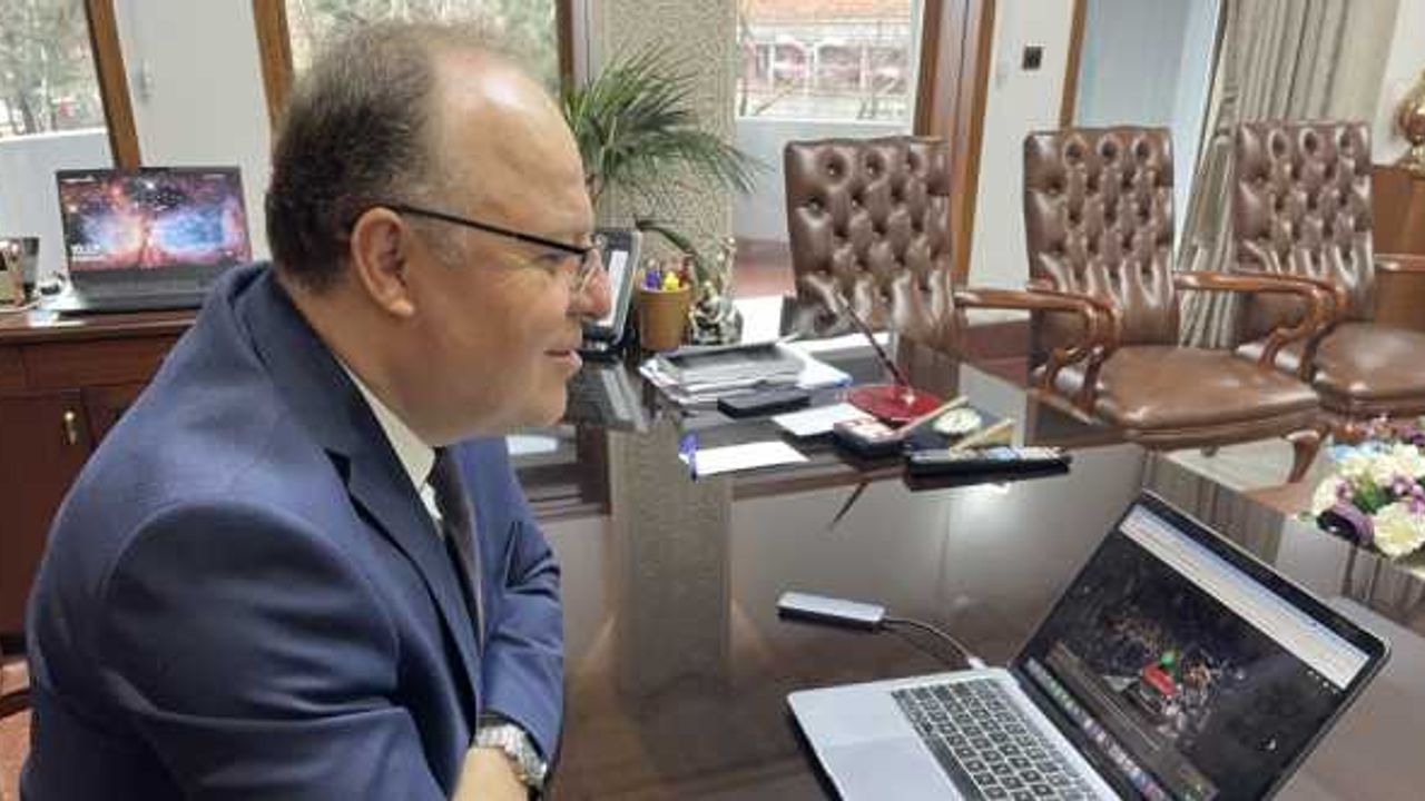 Zonguldak Valisi Tutulmaz, AA'nın "Yılın Fotoğrafları" oylamasına katıldı
