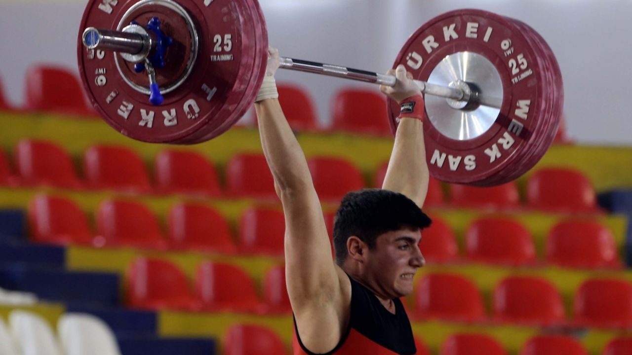 Sadık Dirim Gençler ve 23 Yaş Altı Halter Türkiye Şampiyonası Tokat'ta sona erdi