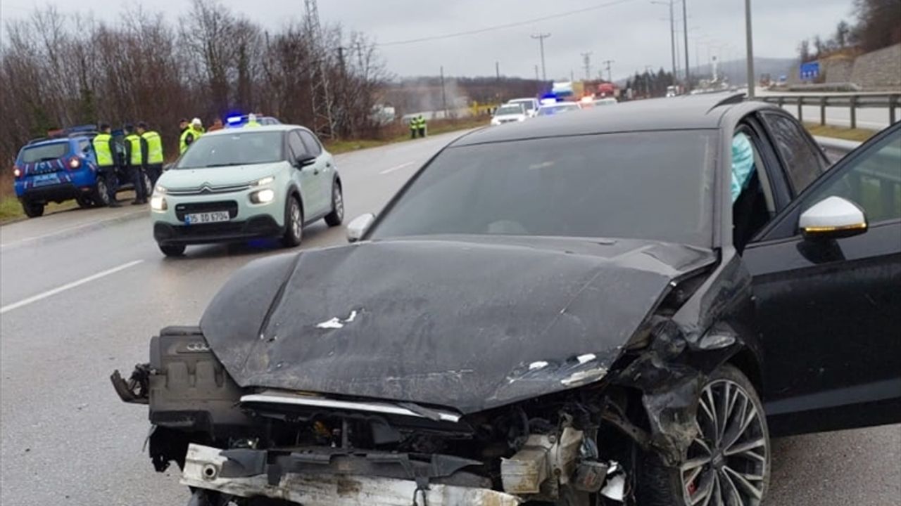 Samsun'da iki otomobilin çarpıştığı kazada sürücüler yaralandı