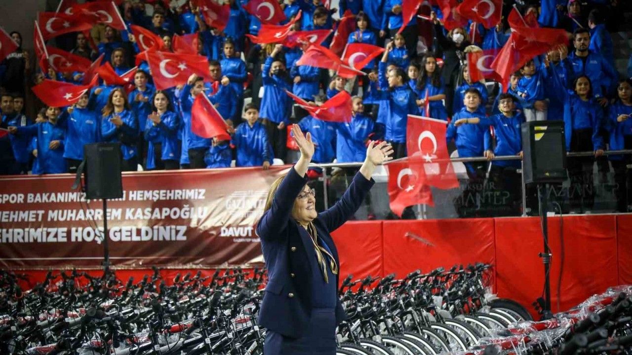 Gaziantep’te bin 500 lisanslı sporcuya bisiklet dağıtıldı