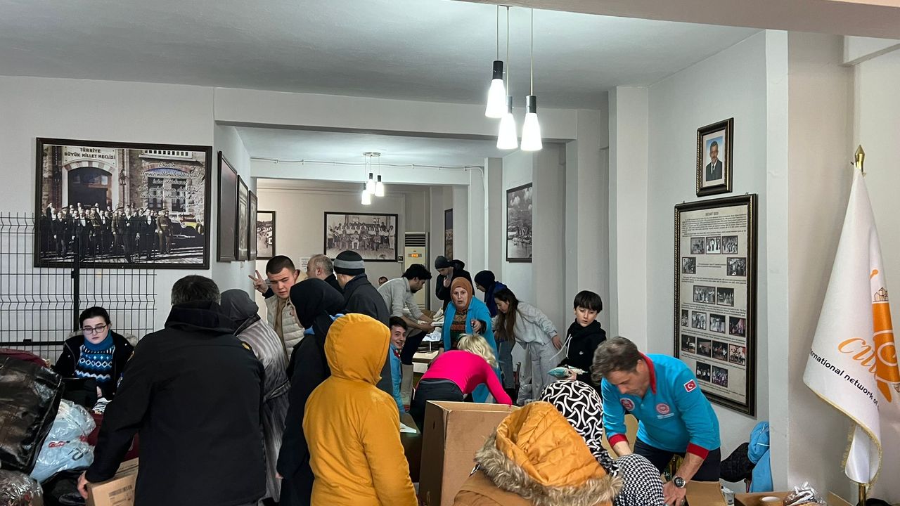 Sinop'tan deprem bölgesine yardımlar sürüyor