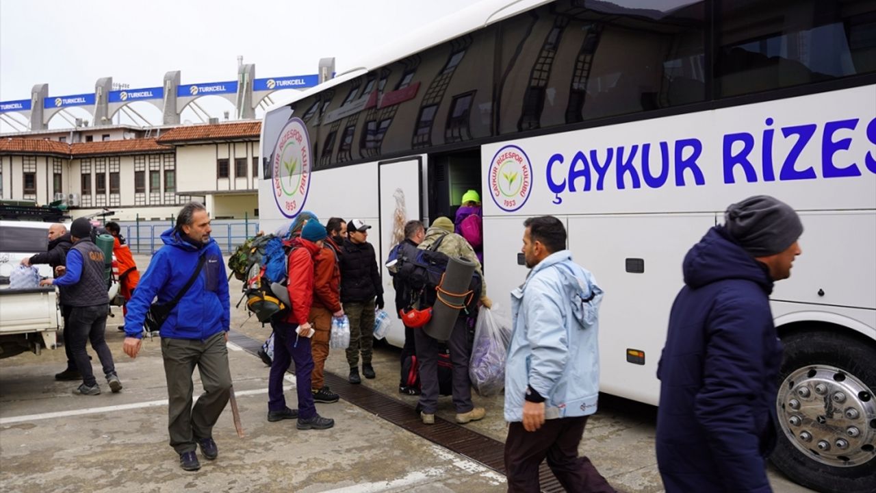Çaykur Rizespor Kulübü, depremzedeler için malzeme yardımında bulundu