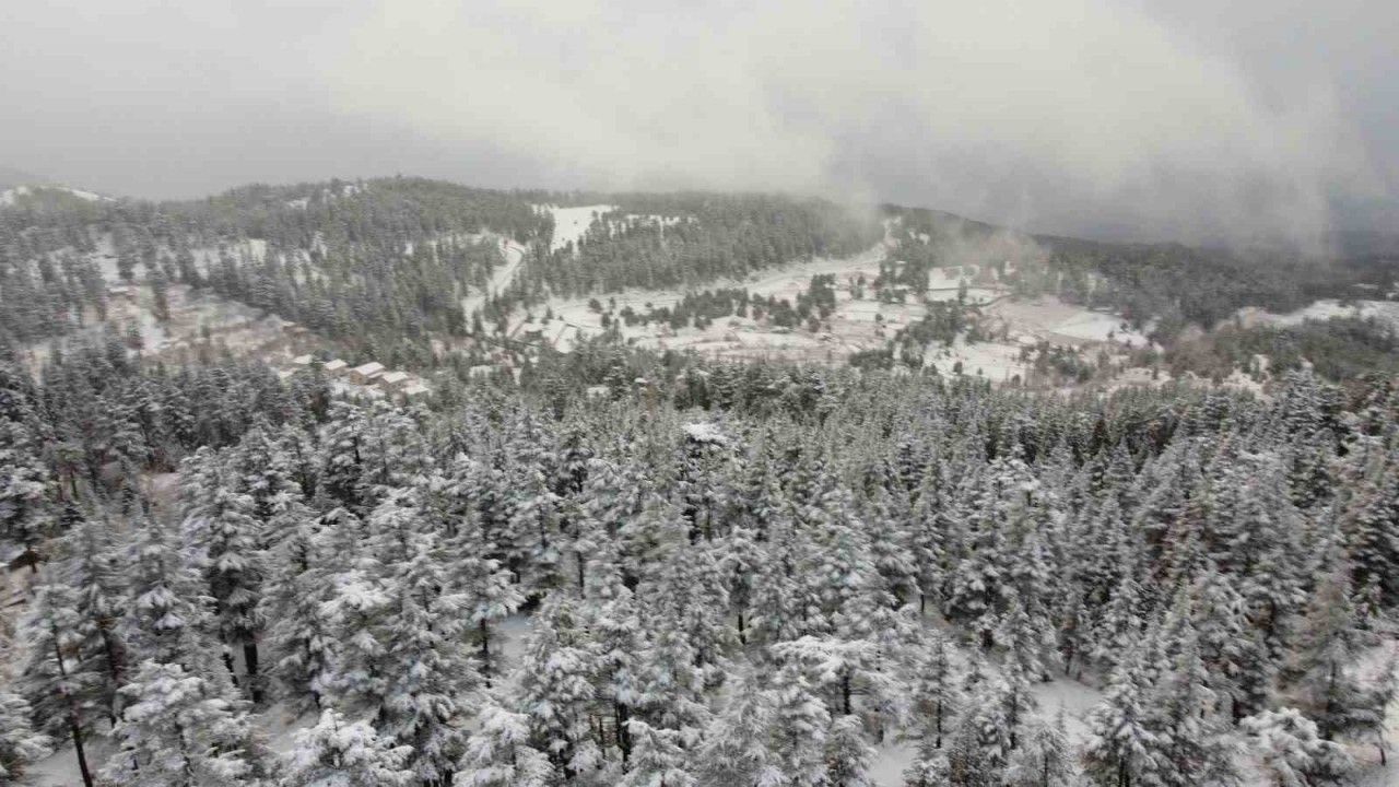 Adana’da kar, yüksek kesimleri beyaza bürüdü