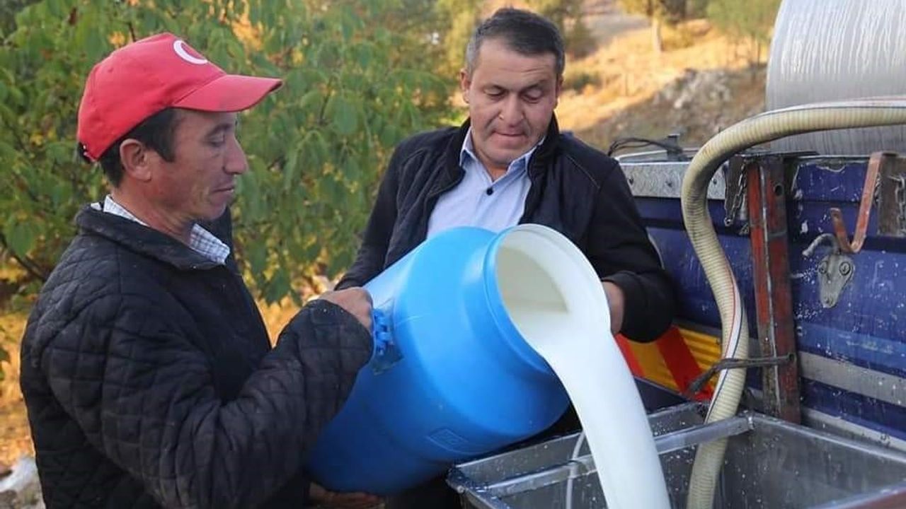 Çiftçilerden afetzedelere süt bağışı