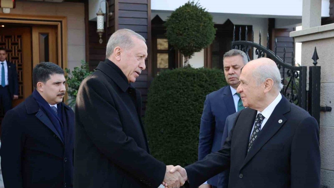 Cumhurbaşkanı Erdoğan, MHP Genel Başkanı Bahçeli’yi evinde ziyaret etti
