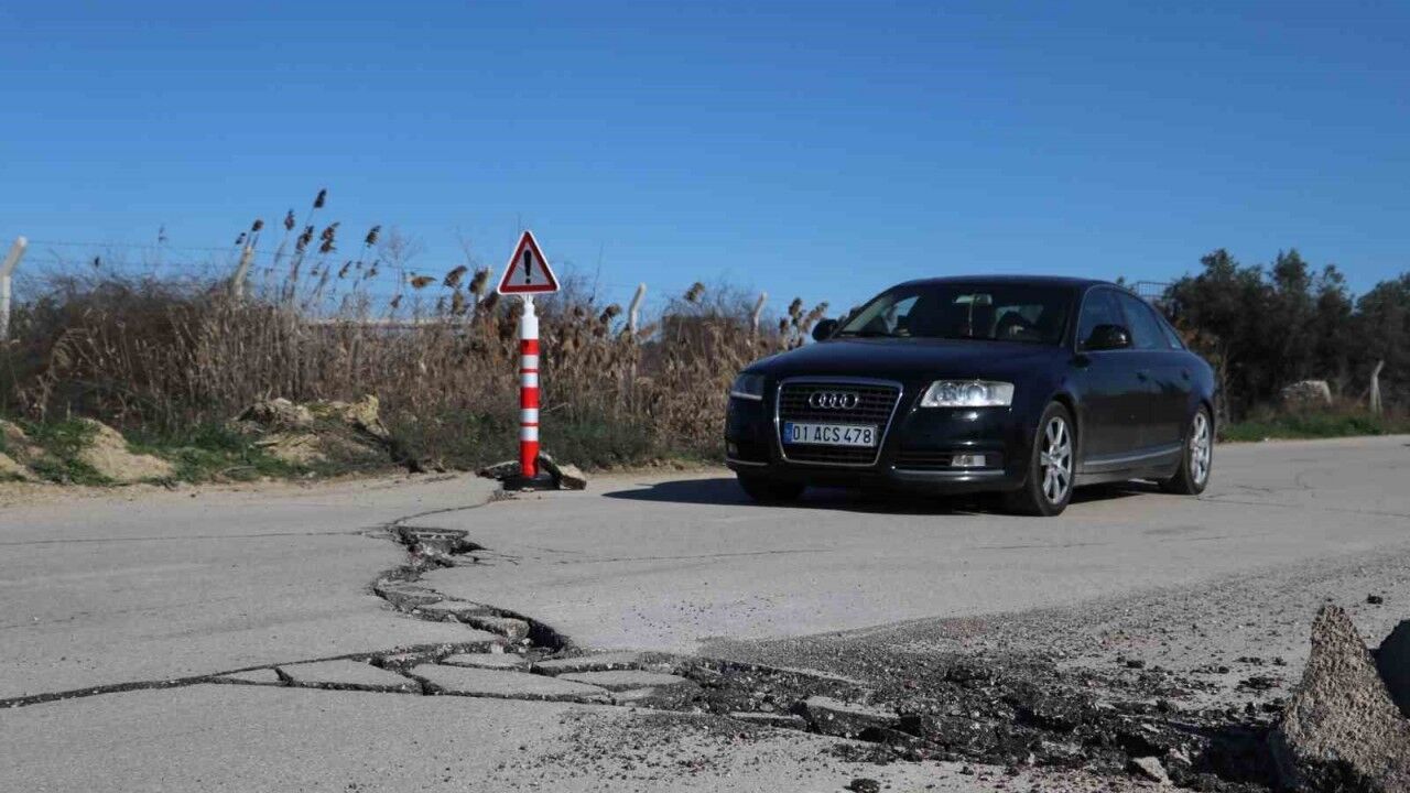 Depremde yolda yarıklar oluştu - Vitrin Haber - Sinop Haberleri