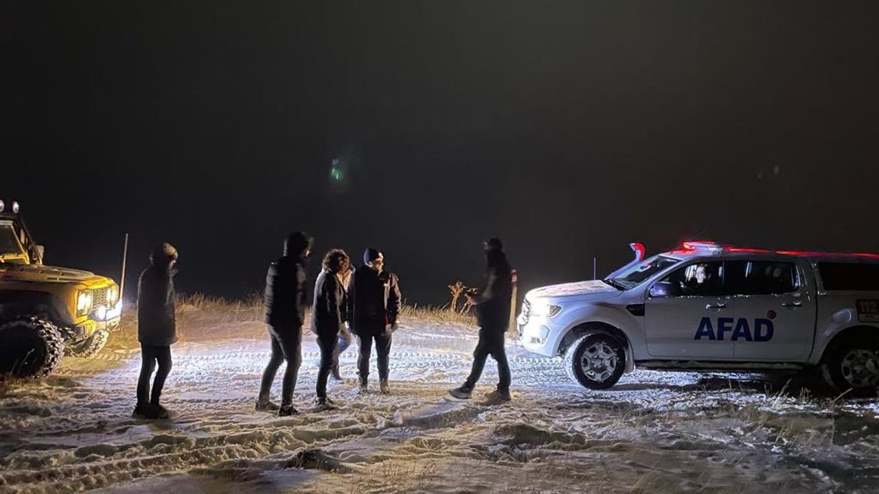 Erzincan’da karda mahsur kalan 3 kişi kurtarıldı