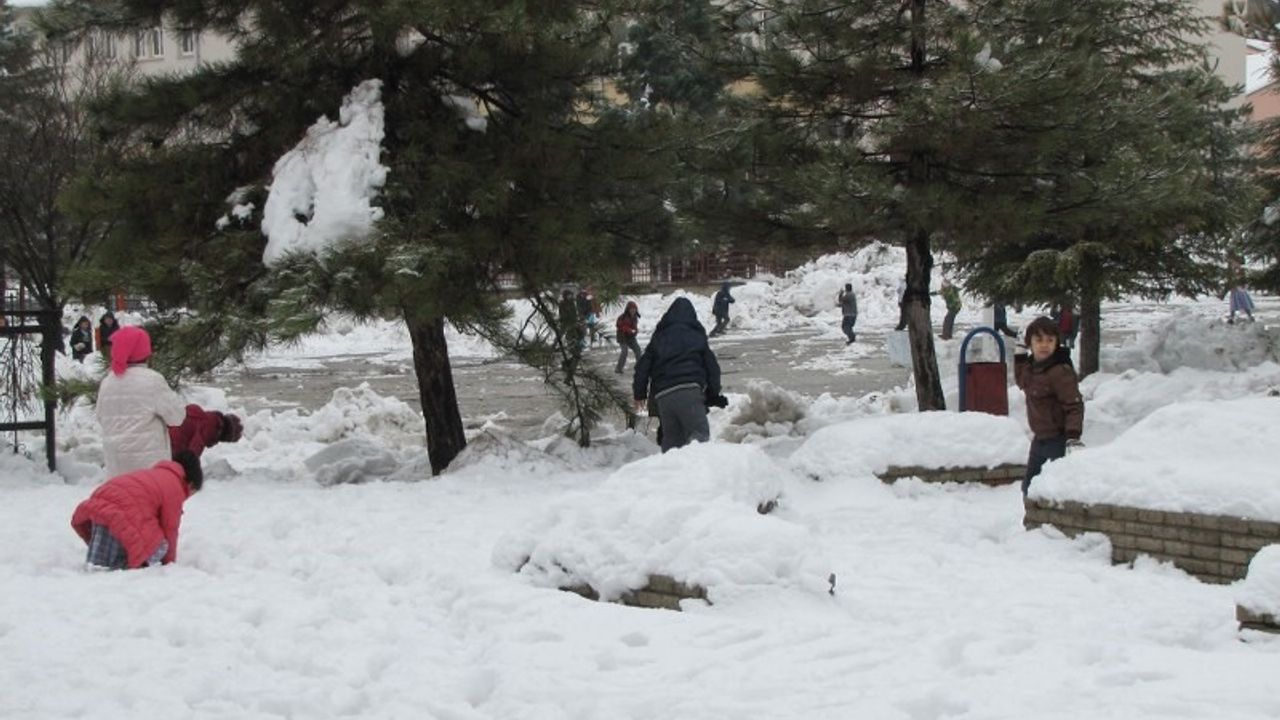 Kütahya’da okullara 1 gün kar tatili