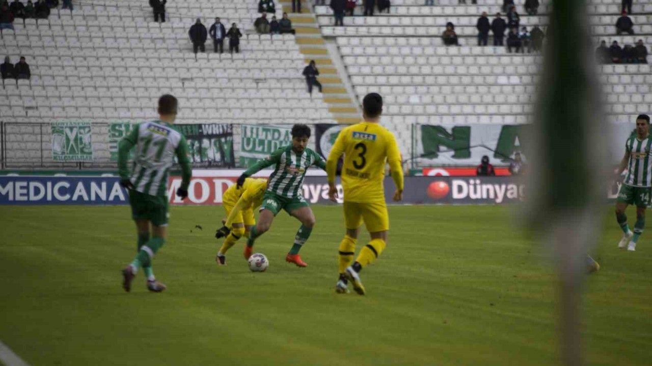 Spor Toto Süper Lig: Konyaspor: 0 - İstanbulspor: 0 (Maç devam ediyor)