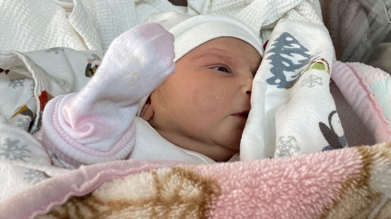 BARTIN - Depremden kurtulan Hataylı ailenin bebeği Bartın'da dünyaya gözlerini açtı