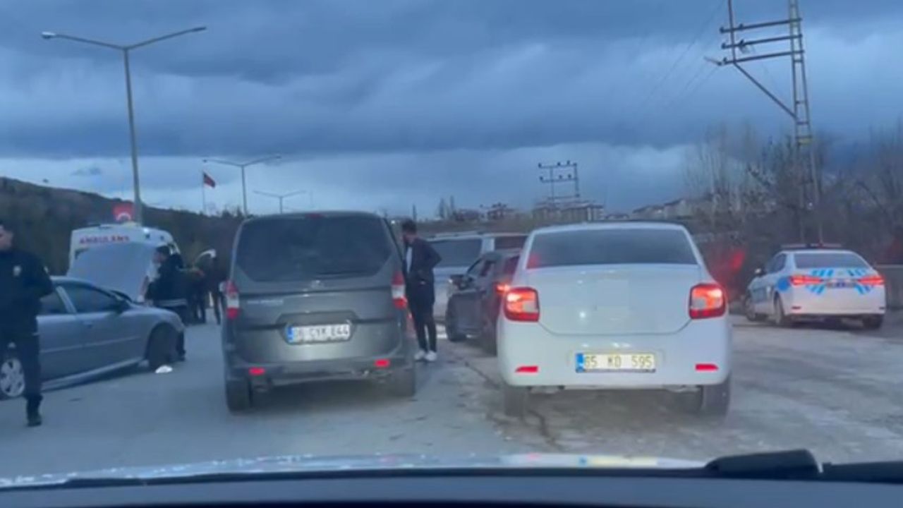 Erciş’te trafik kazası: 2 yaralı
