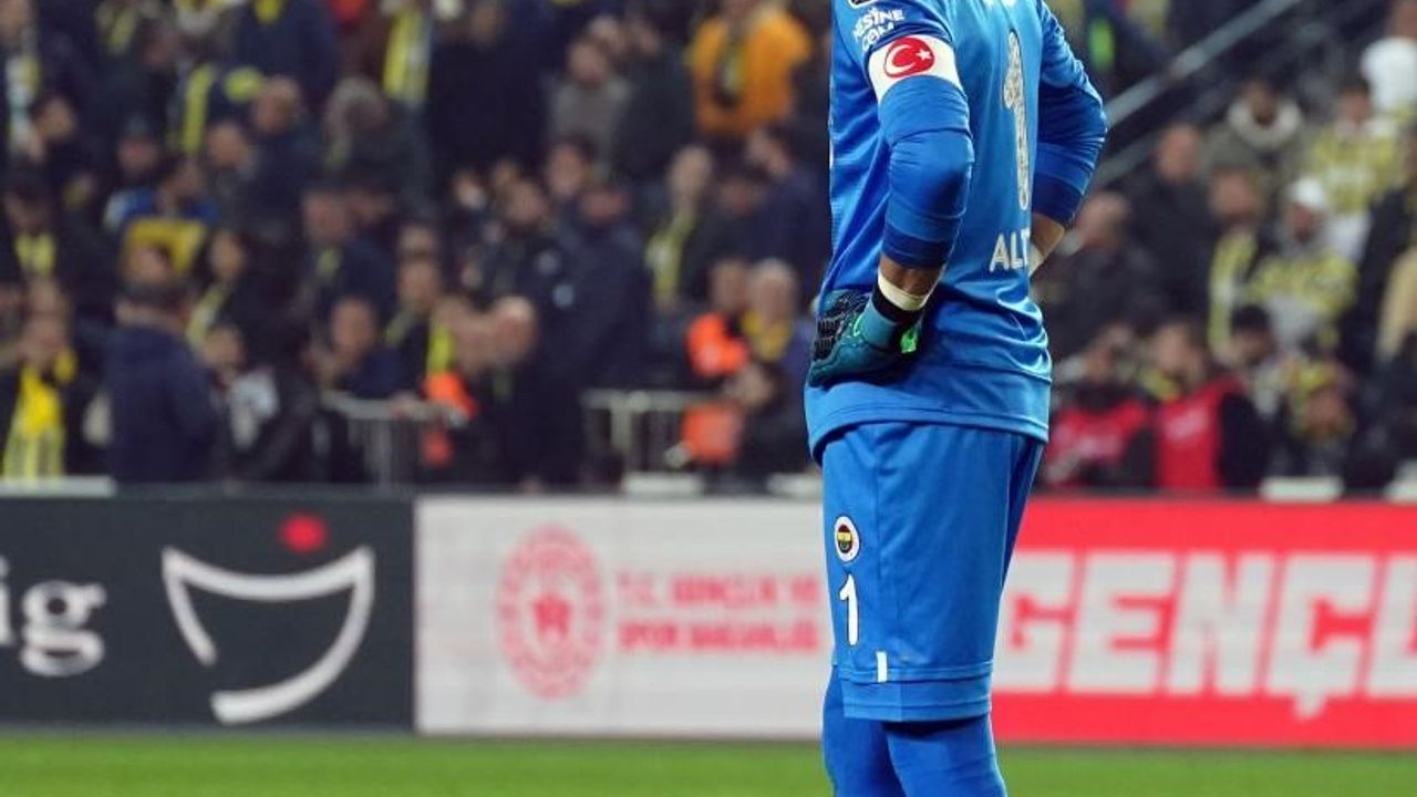 Fenerbahçe, Altay Bayındır’ın sözleşmesini 4 yıl uzattı