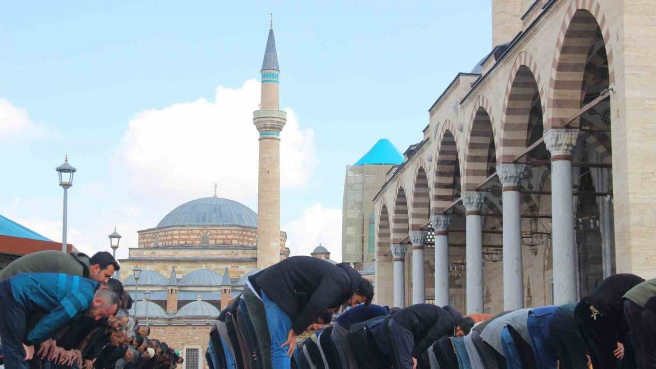 Konya’da Ramazan ayının ilk Cuma namazı kılındı
