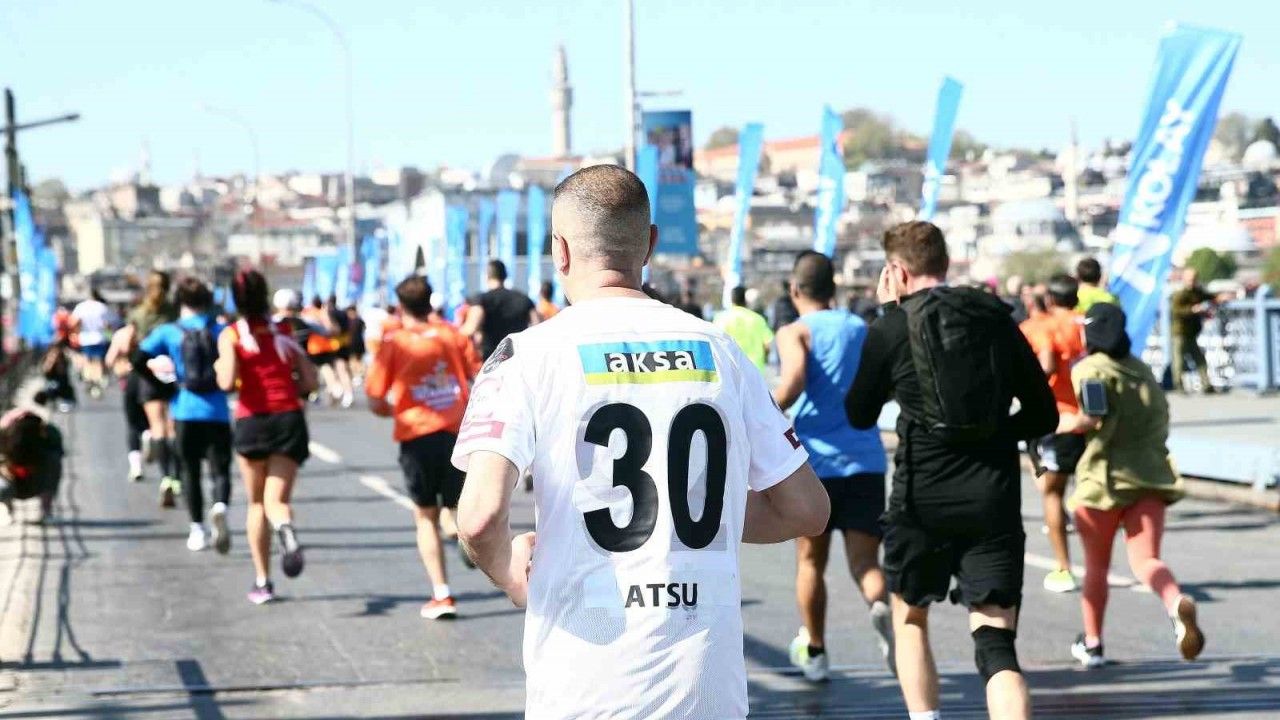 Maratonda Christian Atsu’nun formasıyla koştu