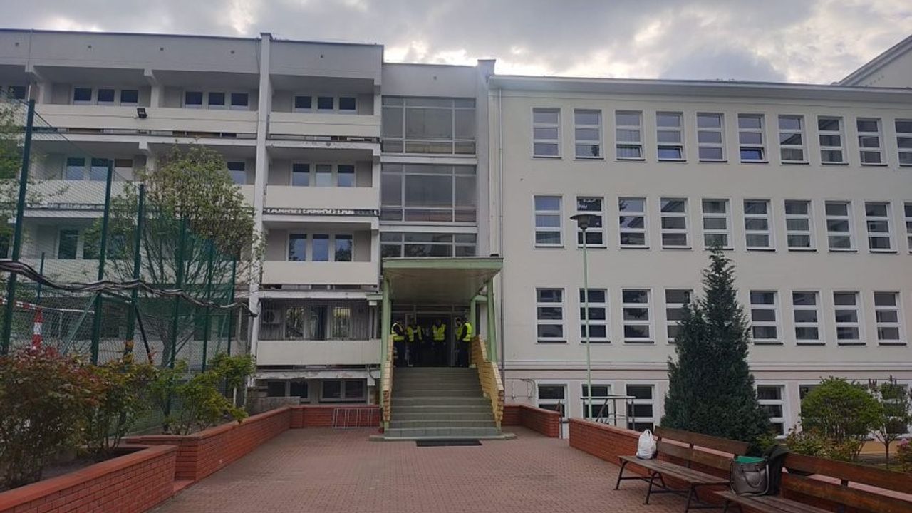 Polonya’da, Rusya’nın Varşova Büyükelçiliğine bağlı okula el kondu