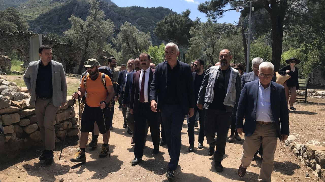 ANTALYA - Kültür ve Turizm Bakanı Ersoy, Olympos Antik Kenti ziyaretinde konuştu