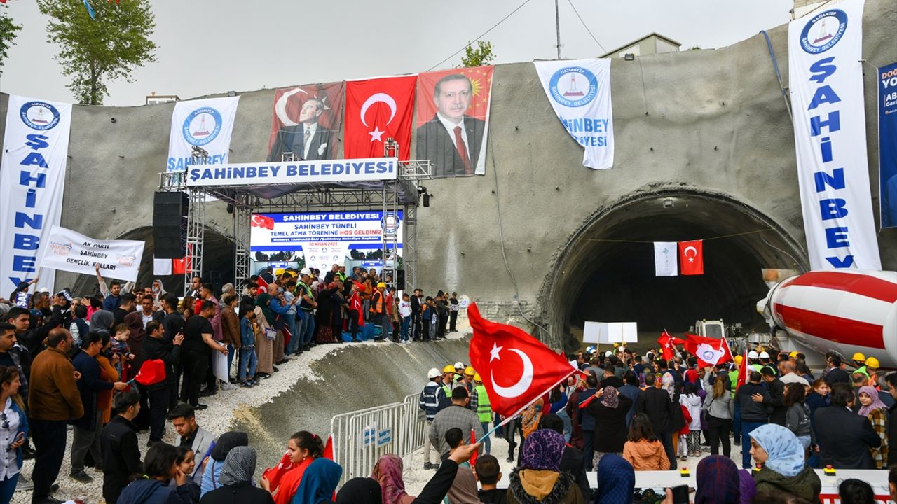 GAZİANTEP - Eski Adalet Bakanı Gül: "Türkiye'nin en önemli gücü, güçlü bir liderliktir, siyasi ve ekonomik istikrardır "
