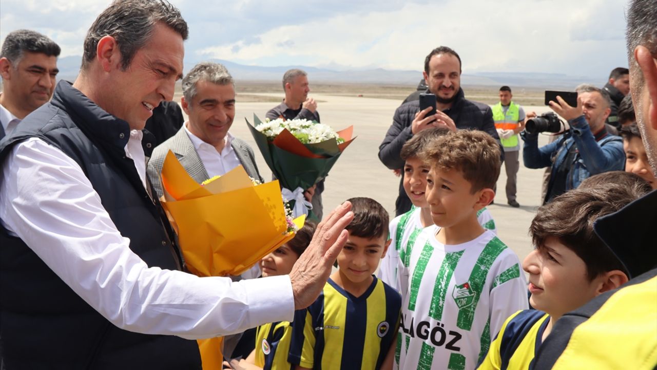 IĞDIR - Fenerbahçe Kulübü Başkanı Ali Koç, Iğdır'da ziyaretlerde bulundu