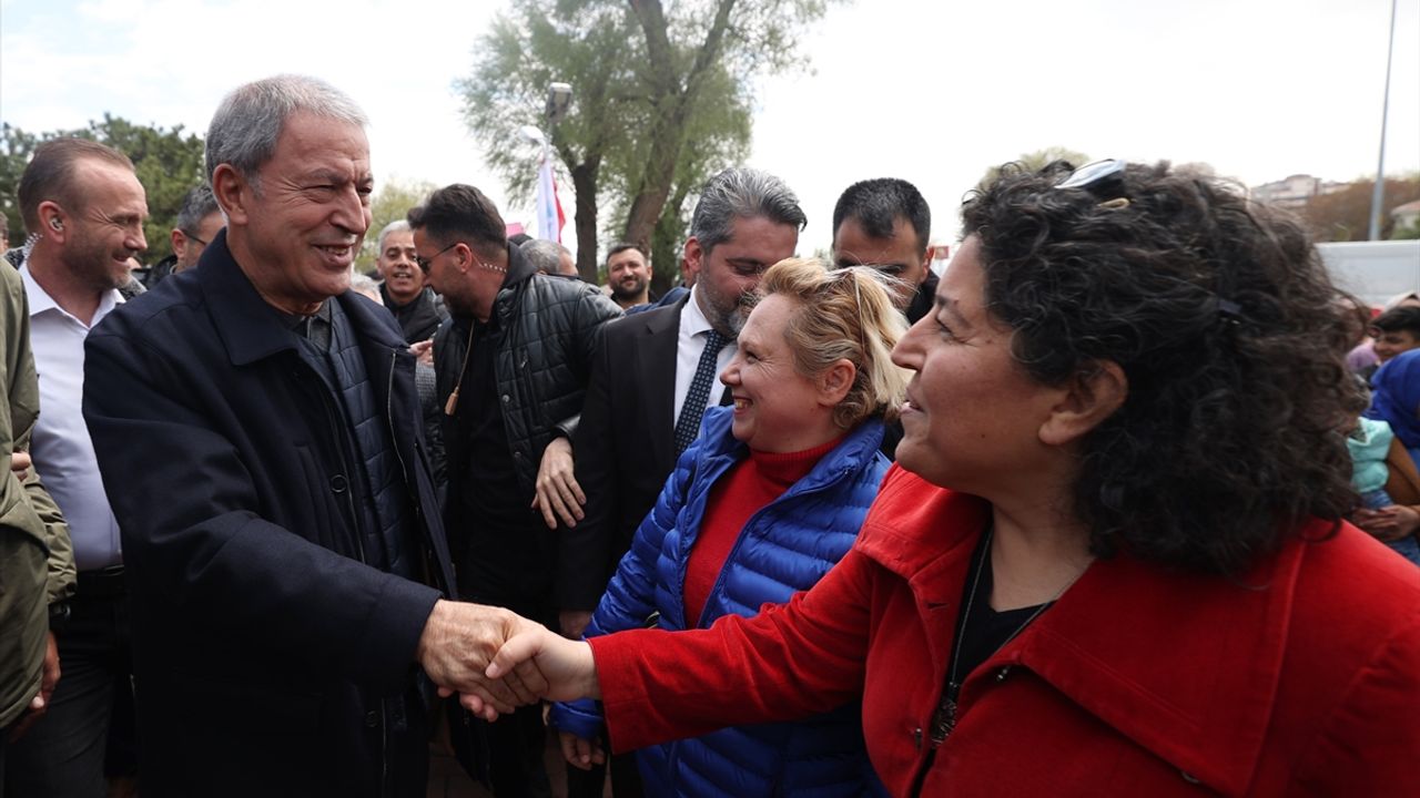 KAYSERİ - Milli Savunma Bakanı Akar, memleketi Kayseri'de hemşehrileriyle piknikte bir araya geldi (1)