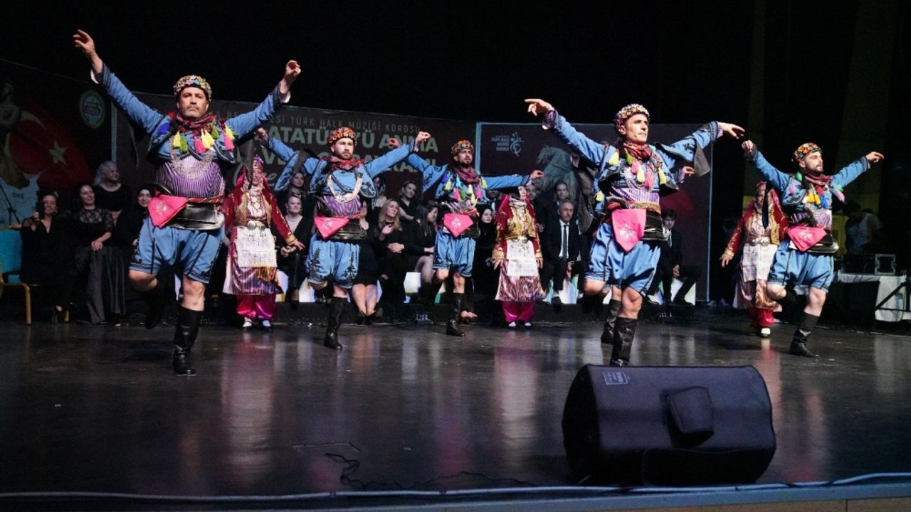Erbaa'daki konserde 6 Şubat depremlerinden etkilenen illerin türküleri seslendirildi