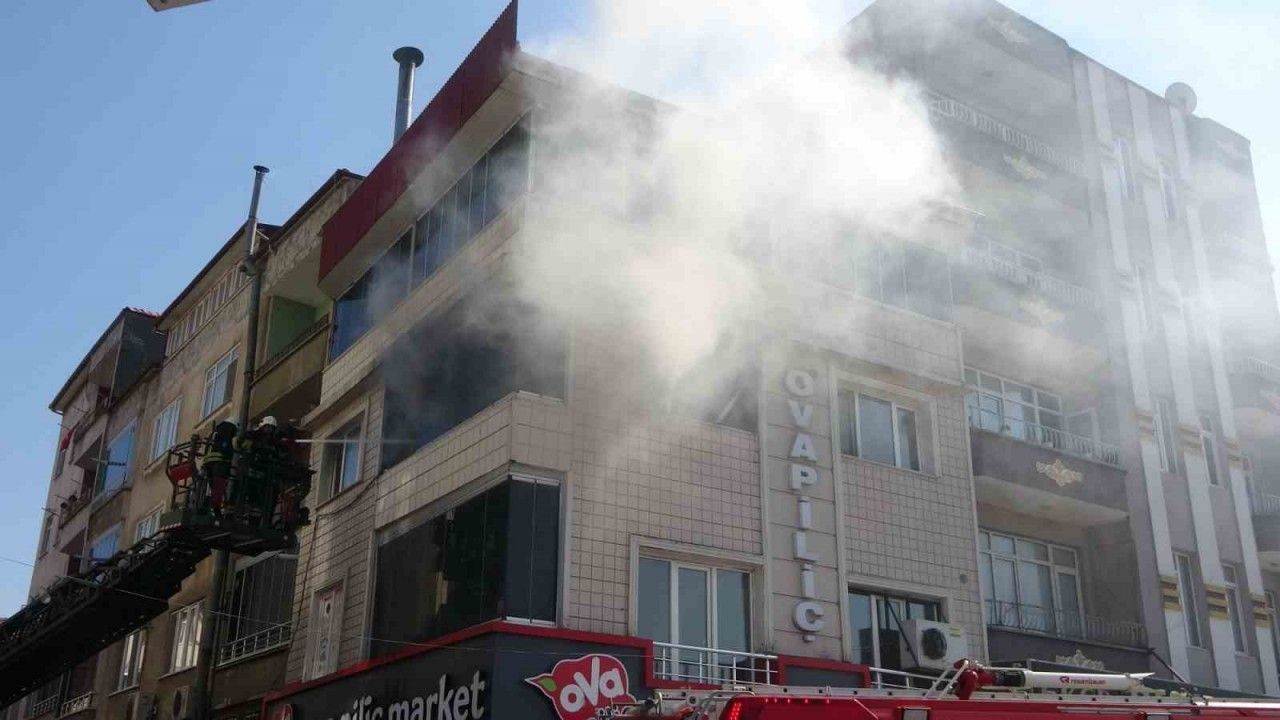 Bafra’da ofis yangını korkuttu
