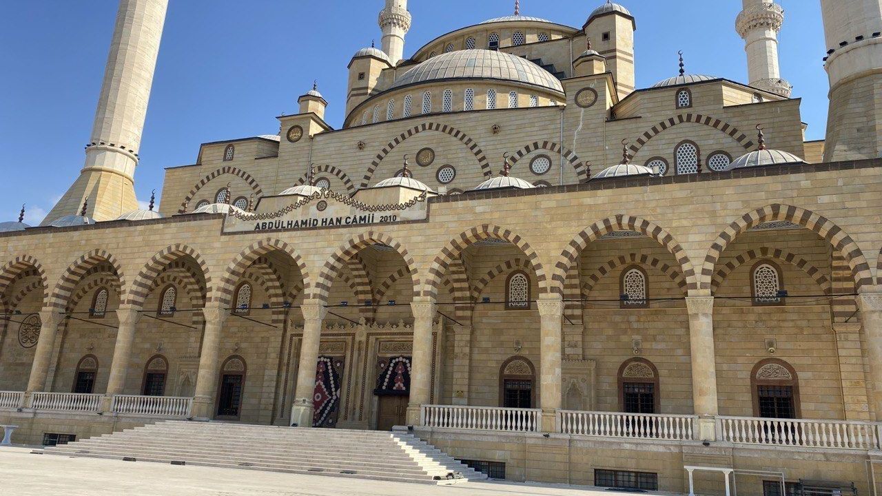 Depremde zarar gören Abdülhamit Han Camii’nin 25 Eylül’de yeniden ibadete açılması planlanıyor