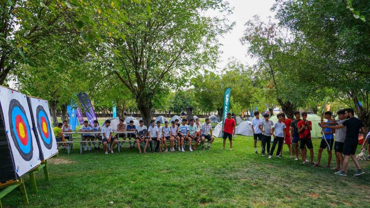 Diyarbakırlı öğrenciler yeni kamp alanında eğleniyor