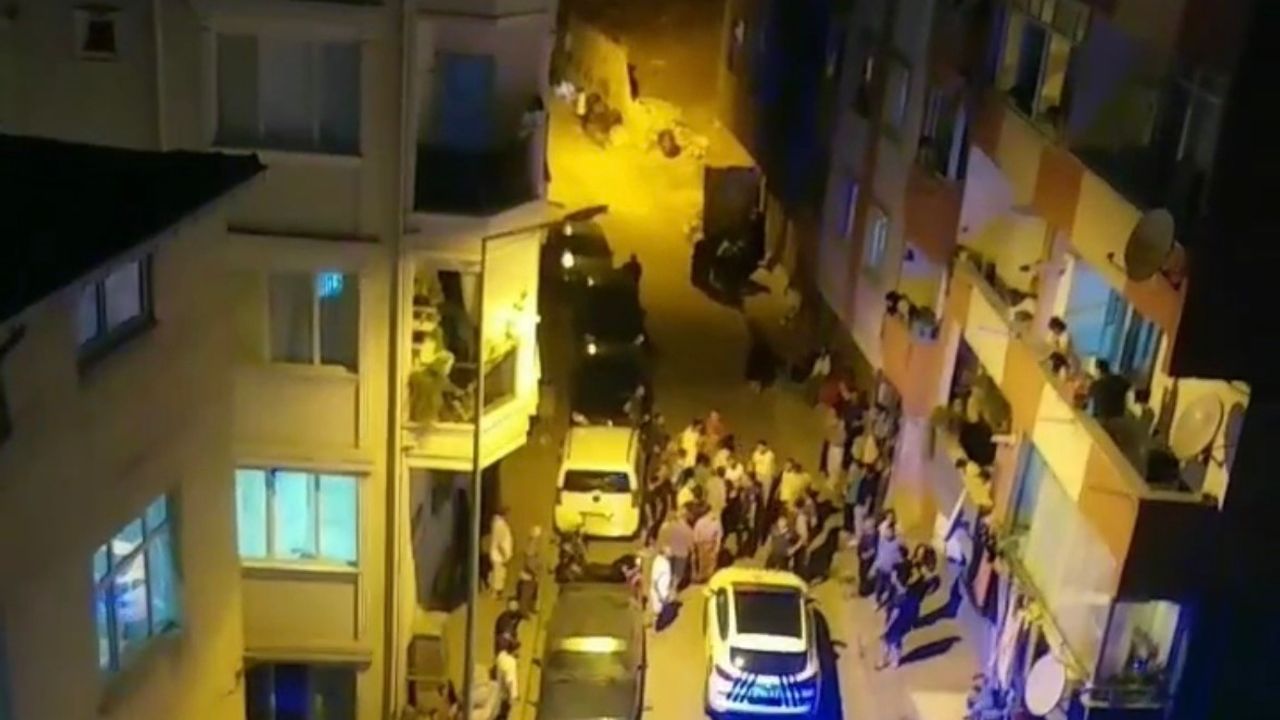 İstanbul’da “arabama sürttün” meydan kavgası kamerada: Polis biber gazıyla müdahale etti