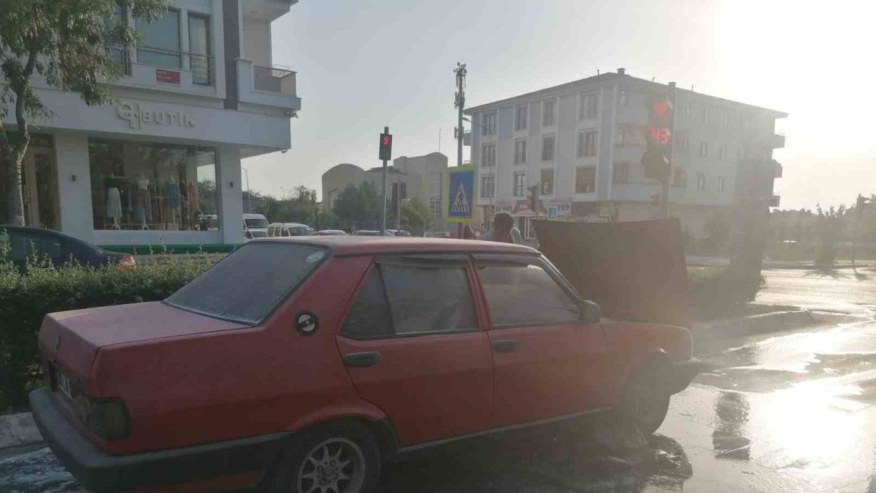 Lüleburgaz’da seyir halindeki otomobil alev aldı