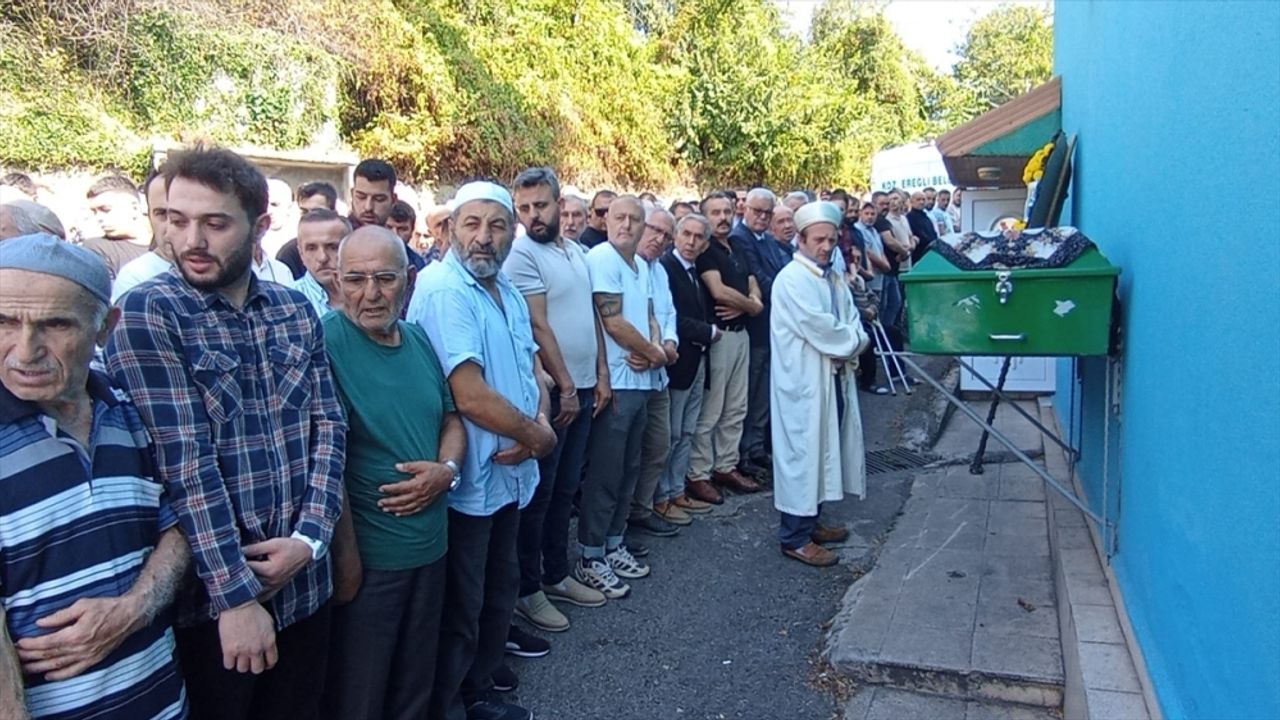 Bursa'da nişanlısıyla birlikte kazada ölen genç kadının cenazesi Zonguldak'ta defnedildi