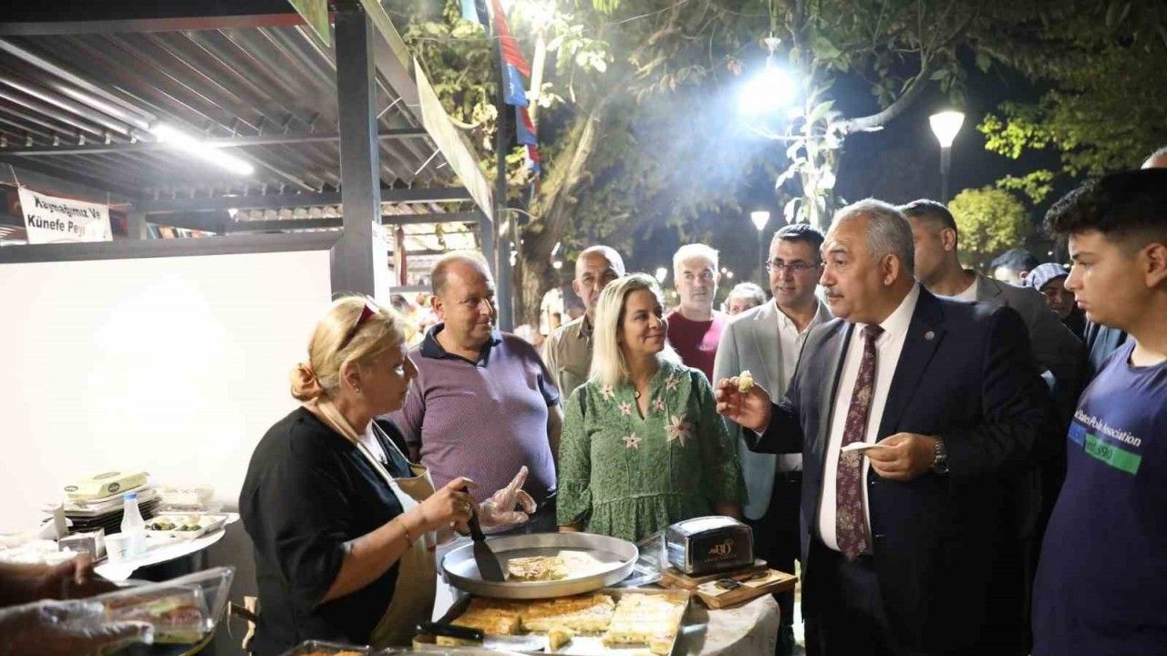 AK Parti İl Başkanı Çetin GastroANTEP stantlarını gezdi
