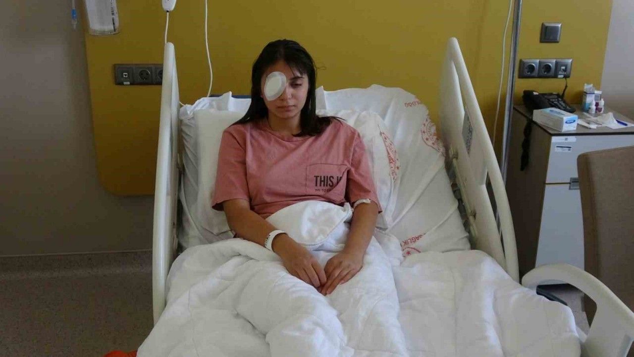 Alt yapı çalışması için açılan çukura düşen genç kız gözünden yaralandı