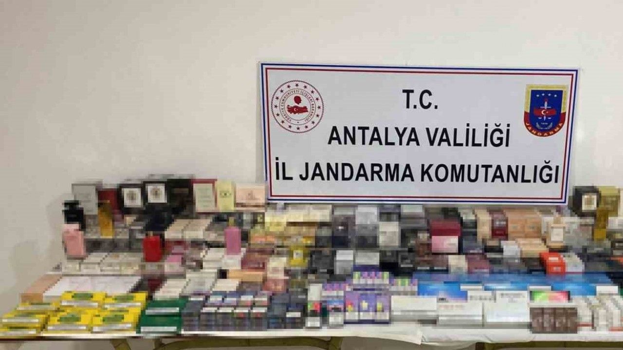 Antalya’da kaçak sigara operasyonu: 3 gözaltı