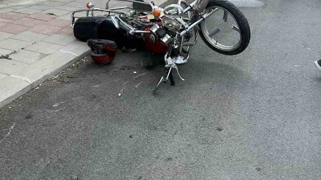 Burdur’da motosiklet ile otomobil çarpıştı: 2 yaralı