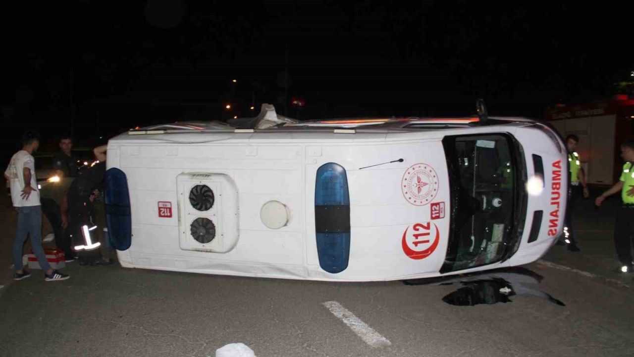 Elazığ’da ambulans ile pikap çarpıştı: 5 yaralı