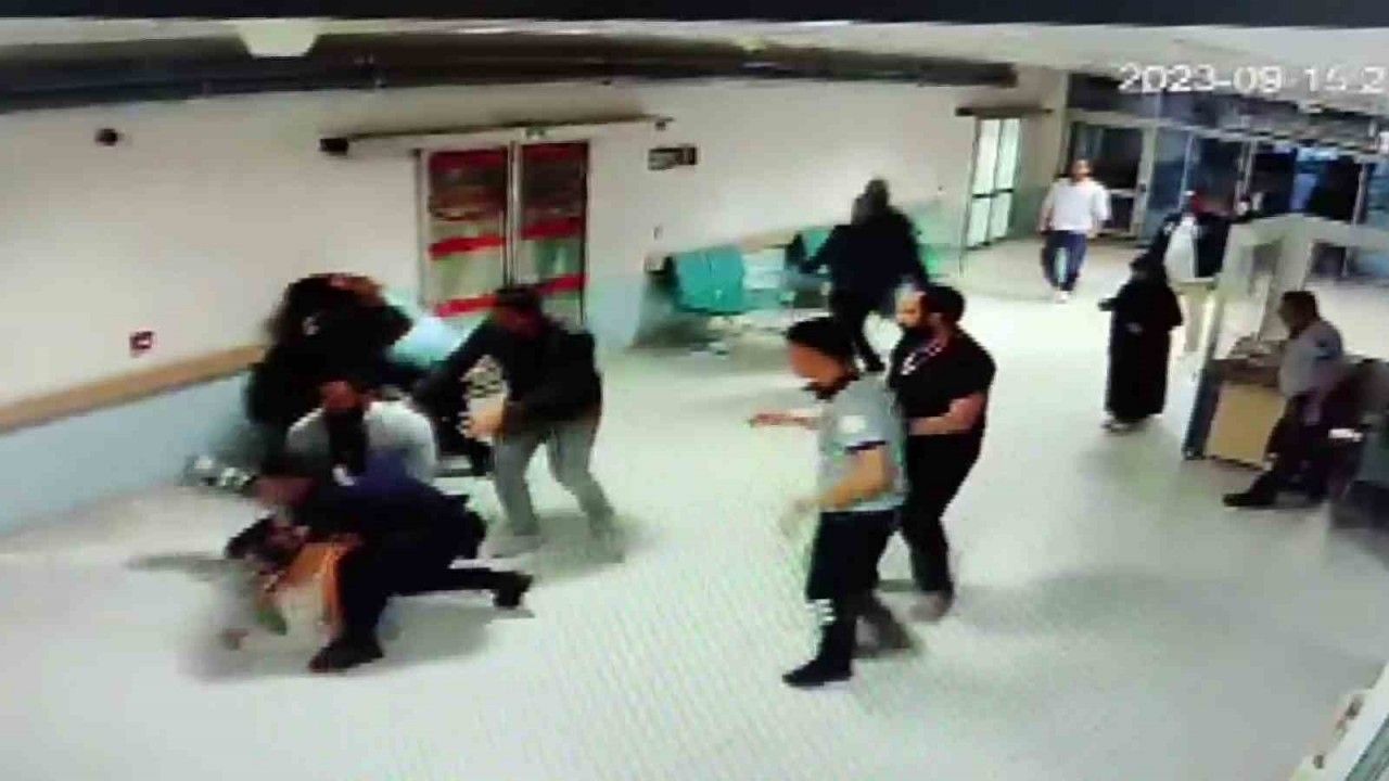 Hasta yakını polis memuru, önce güvenlik görevlilerine sonra meslektaşlarına saldırdı