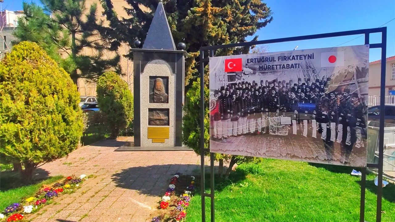 Japonya’da 527 Osmanlı Mürettebatı ölmüştü: Tekirdağ’daki anıta Türk-Japon bayrakları asıldı