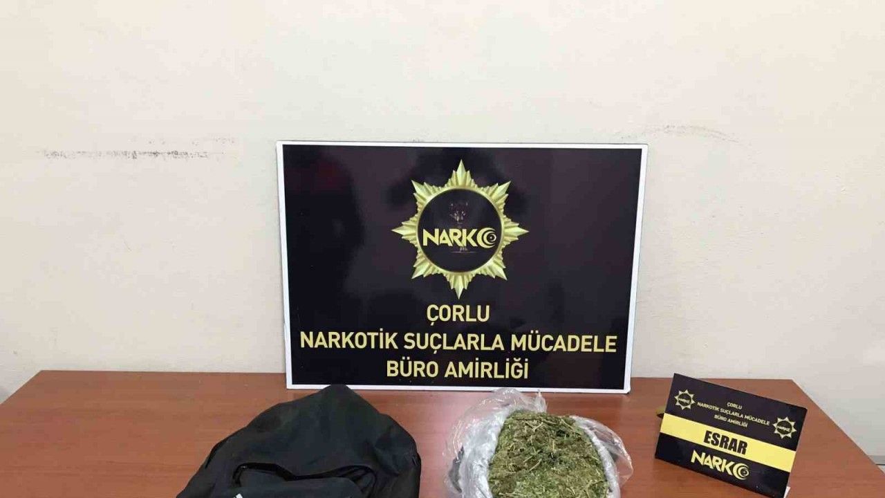 Polisten kaçarken atılan poşetten 900 gram esrar çıktı, 1 kişi tutuklandı