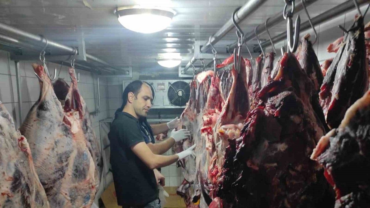 Sandıklı’da et ve et ürünleri satan işletmelere yönelik denetim