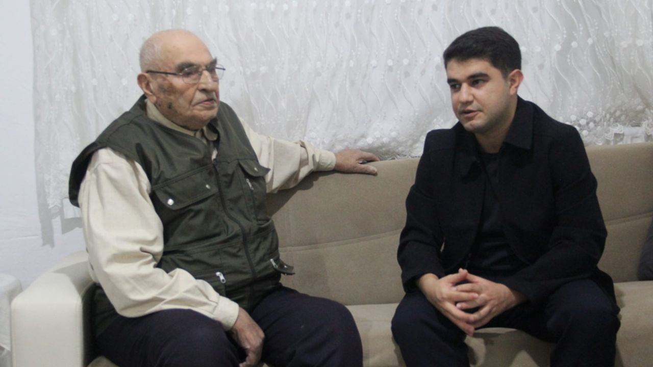 Oğuzlar Kaymakamı Turan, 104 yaşındaki Hacı Hasan Turan'ı ziyaret etti
