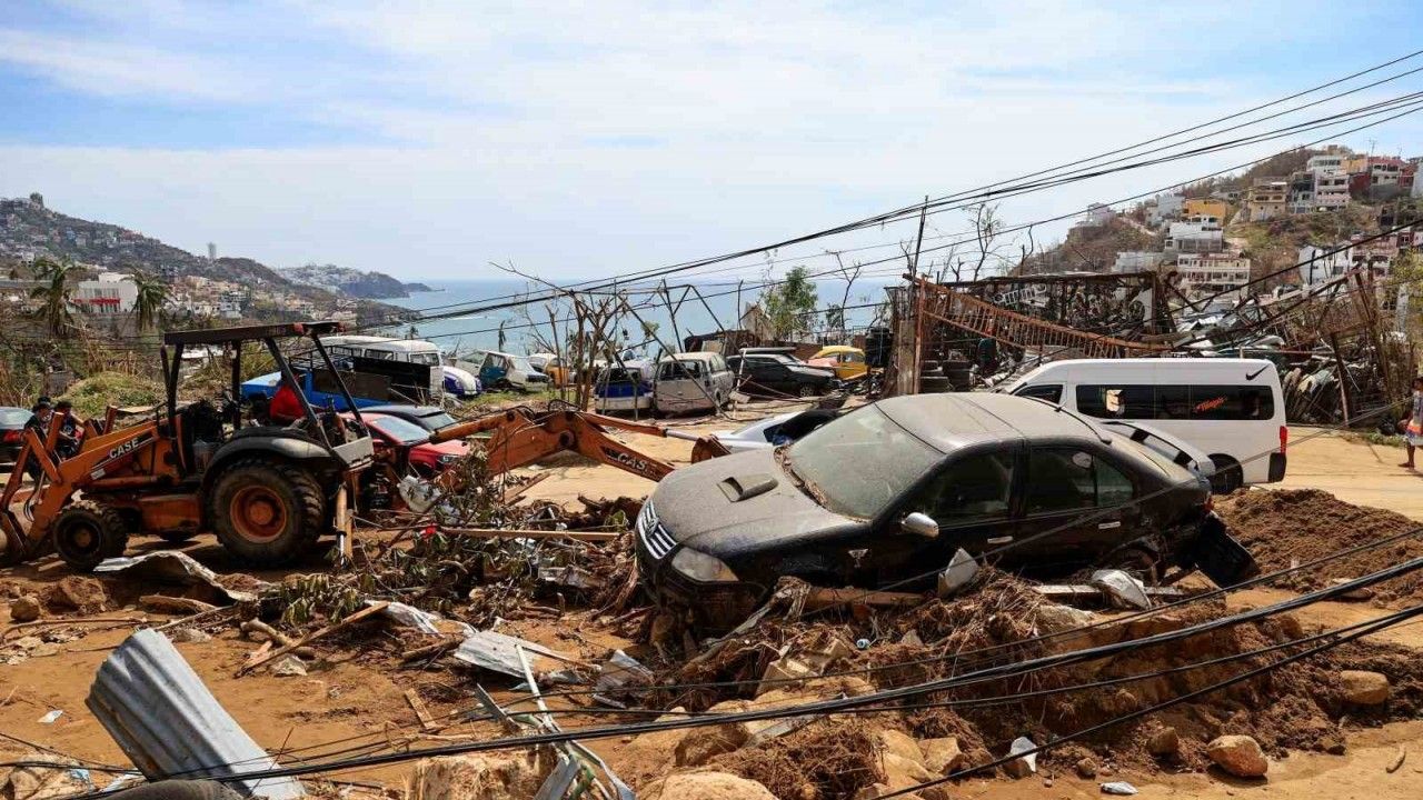 Meksika’da Otis Kasırgası’nda can kaybı 39’a yükseldi