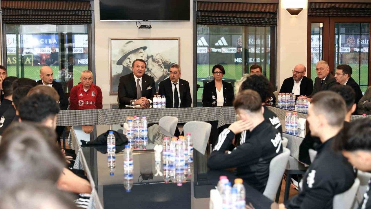Hasan Arat, Beşiktaşlı futbolcularla bir araya geldi