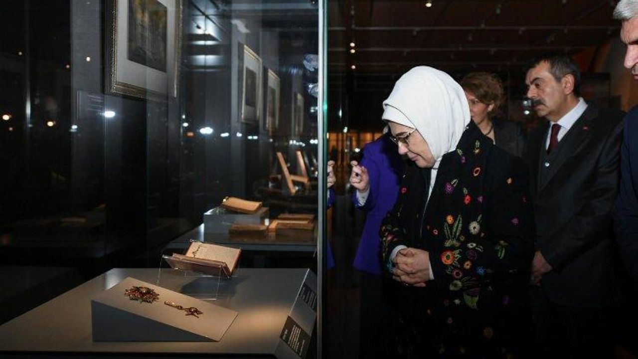 Emine Erdoğan'dan 'Maarif' sergisine ziyaret